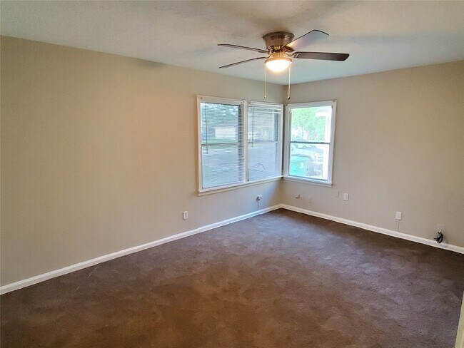 Foto del edificio - 5318 Doulton Dr