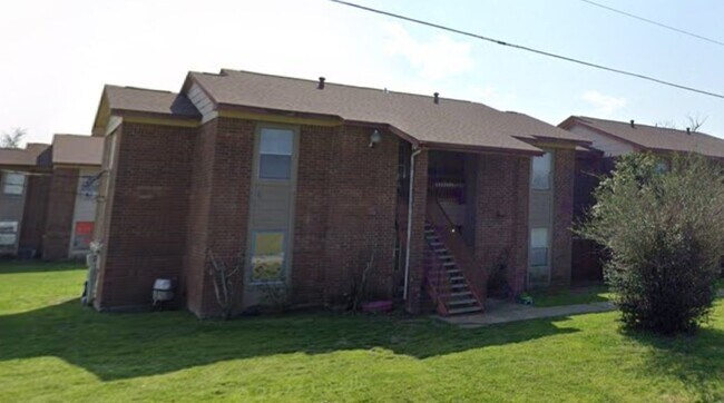 Foto del edificio - 1820 Red River Dr