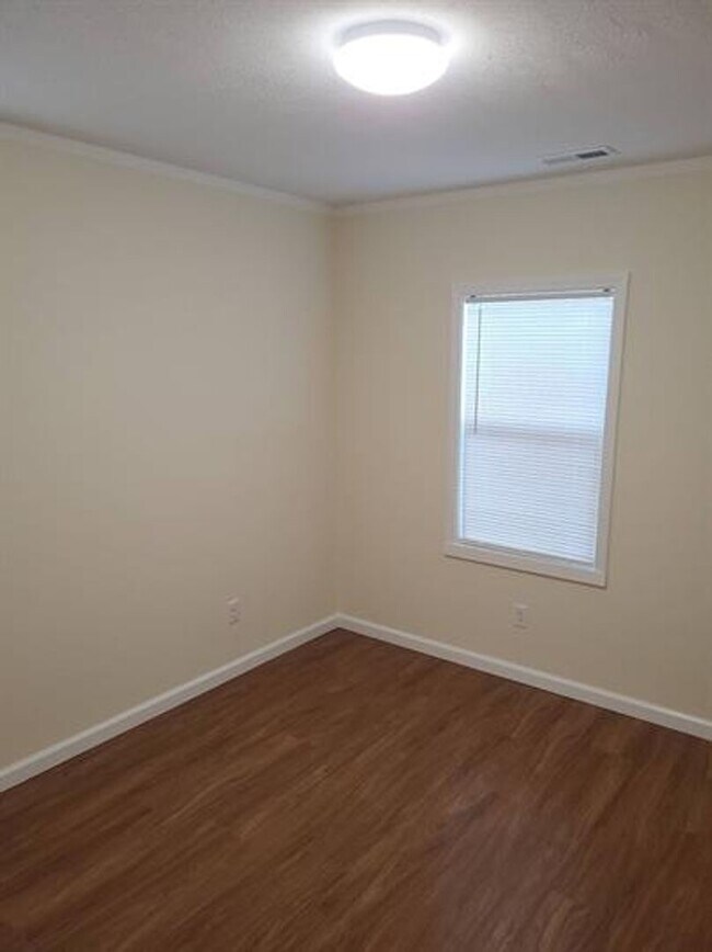 Foto del edificio - 1538 Longfield Ave