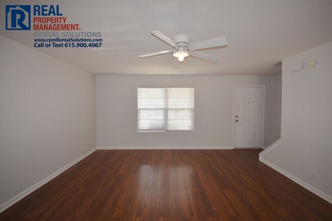 Foto del edificio - Wonderful 2BR/2.5BA townhome less than 1 mile to I-24!