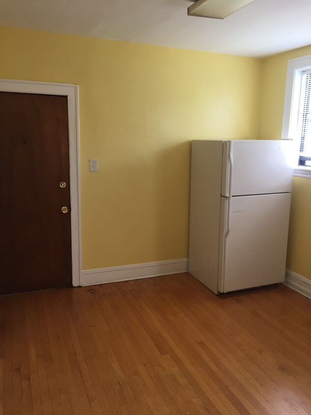 Foto principal - 4810 W Armitage Ave