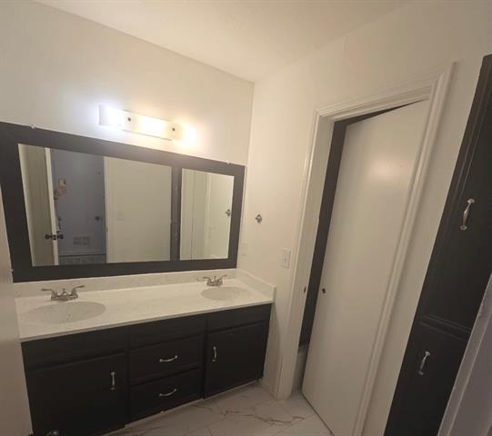 Foto del edificio - 606 Towne House Ln