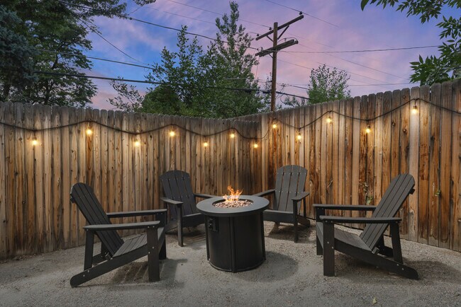 Building Photo - 2945 S Zurich Ct