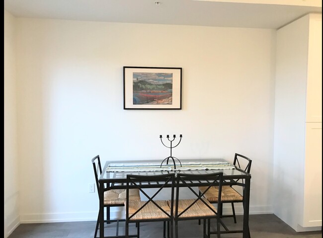 Photo du bâtiment - 1555 Kingston Rd