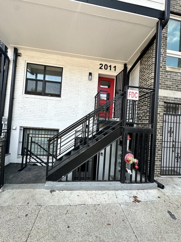 Foto principal - 2011 Benning Rd NE