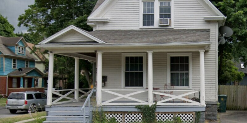 Primary Photo - 711 Bay St