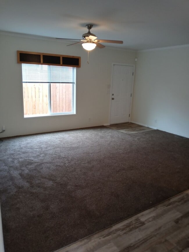 Building Photo - 3bd/2 bath Mobile Home Available now!