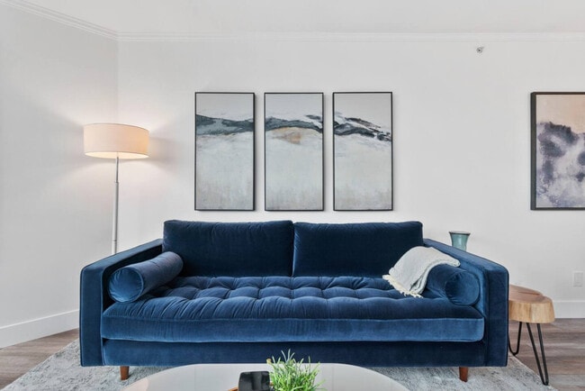 Building Photo - 1050 Burrard St