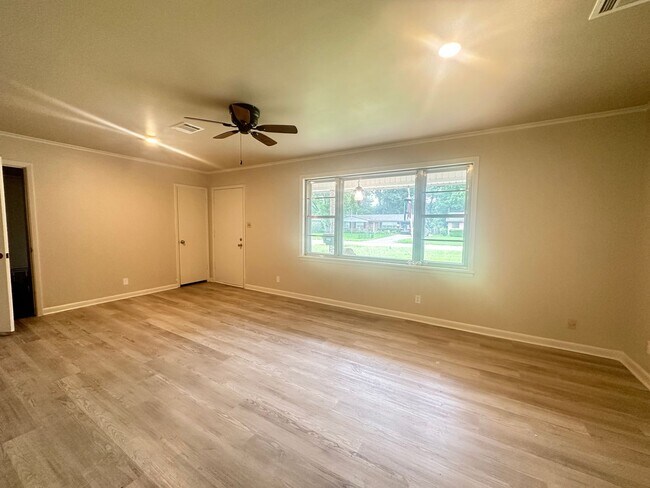Building Photo - SOUTH BOSSIER HOME-CLOSE TO BAFB-FRESH PAINT