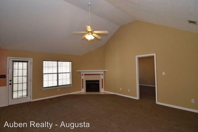 Foto del edificio - 3016 Breeze Hill Dr