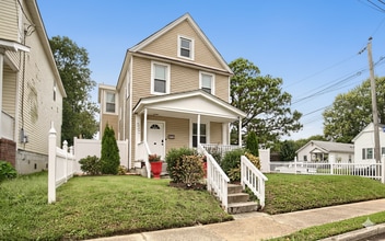Building Photo - 525 Eaton St