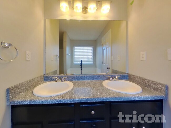 Foto del edificio - 3350 Slate Dr