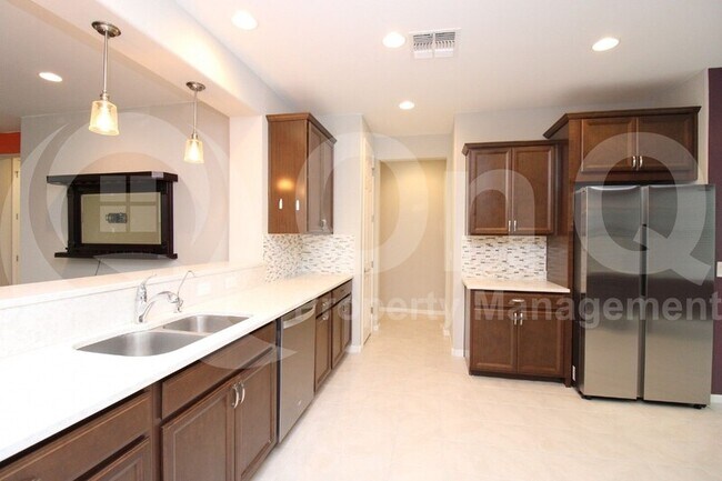 Foto del edificio - 9644 W Fallen Leaf Ln
