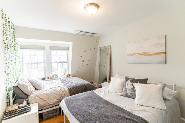 Building Photo - S Street