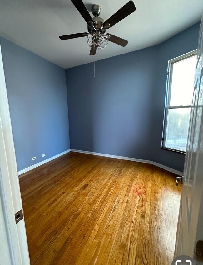 Foto del edificio - 5943 S Indiana Ave