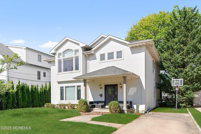 Foto del edificio - 230 Norwood Ave N