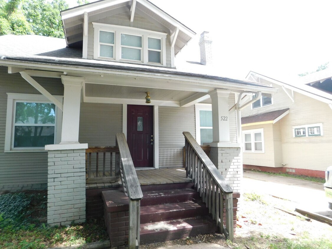 Primary Photo - Lots of character in this 3 bedroom/1 bath...