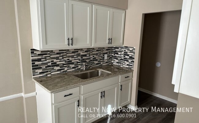 Building Photo - 2817 Noble Rd