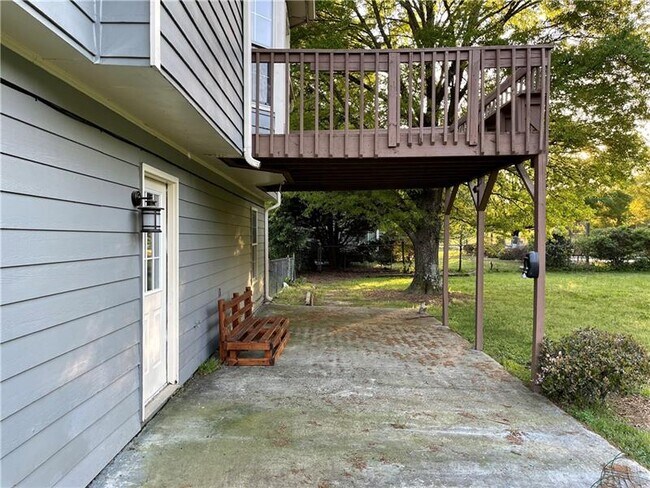 Building Photo - 125 Hope Hollow Rd