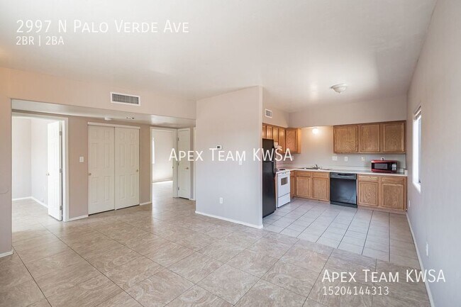 Building Photo - $1295- Beautiful 2 Bed / 2 bath Duplex Uni...