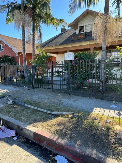 Building Photo - 340 W Gage Ave