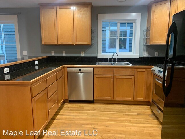 Building Photo - 3 br, 1.5 bath House - 209B 26th Ave S