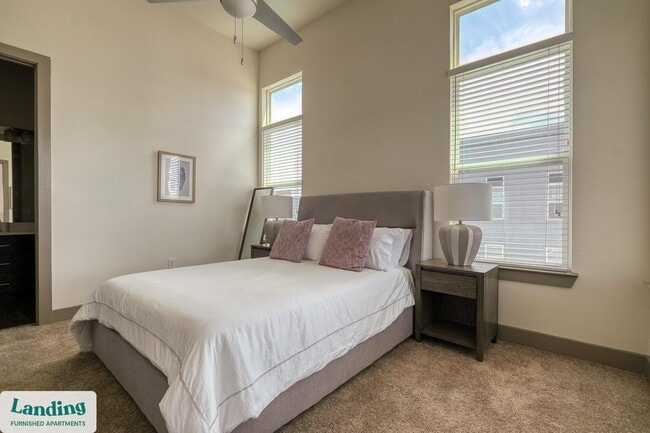 Foto del edificio - 300 Enclave Dr