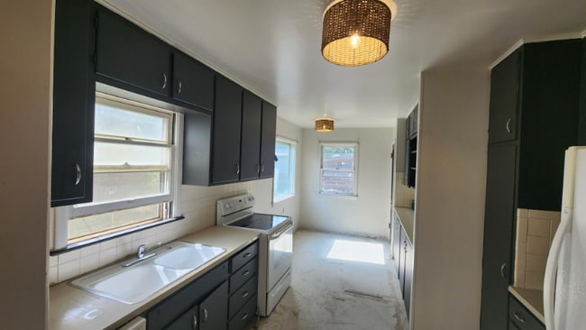 Foto del edificio - 2421 13th Ave