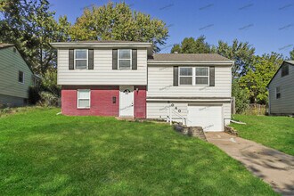 Building Photo - 8040 NE San Rafael Dr