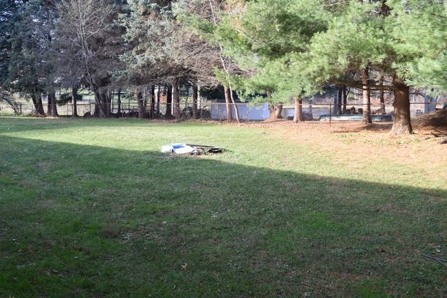 Building Photo - Three bedroom ranch duplex