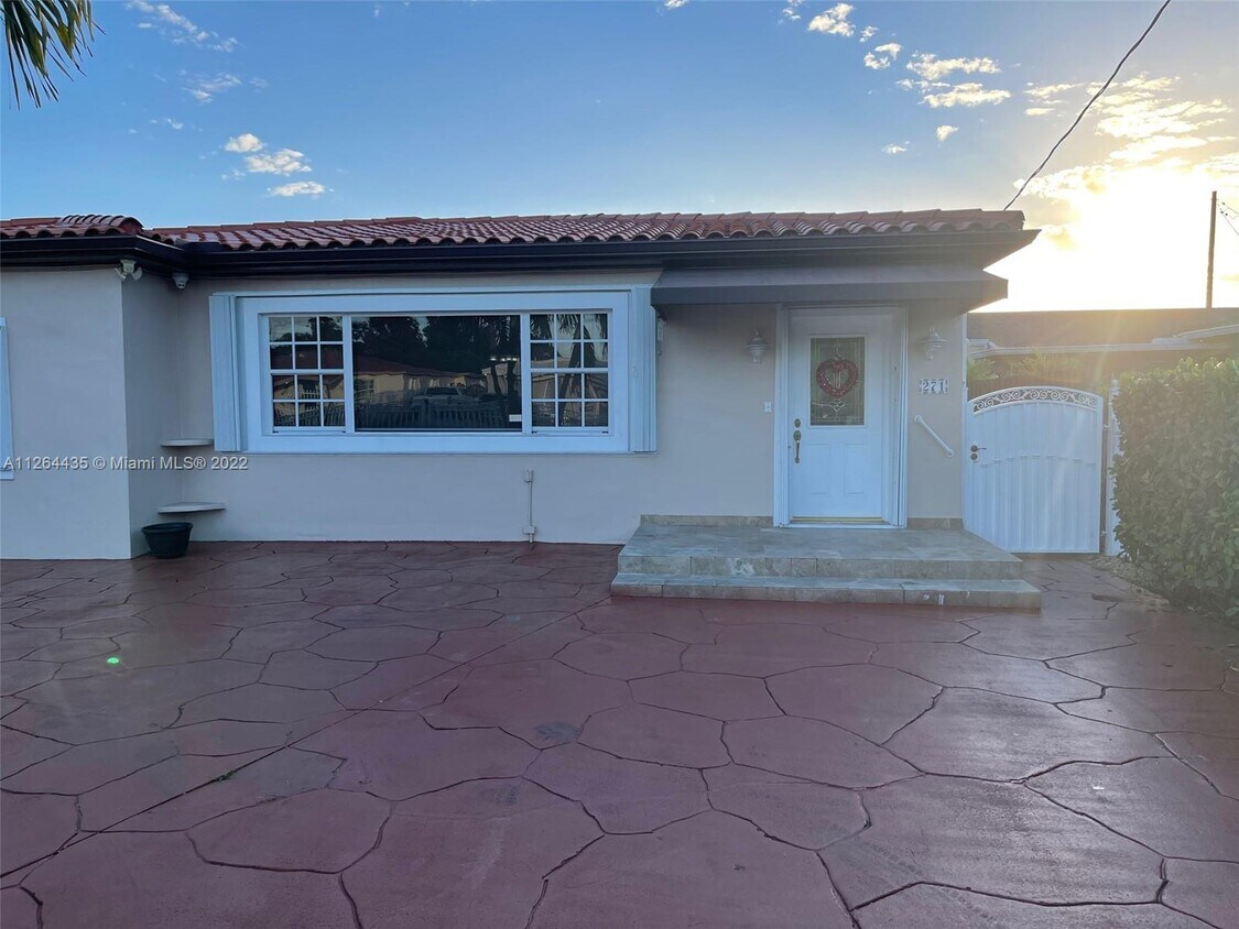 Primary Photo - 271 NW 51st Ave