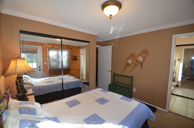 Building Photo - Year lease! Views of Quandary!