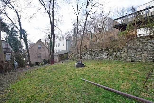 Building Photo - 407 Ada St