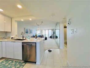 Building Photo - 4200 N Hwy A1A
