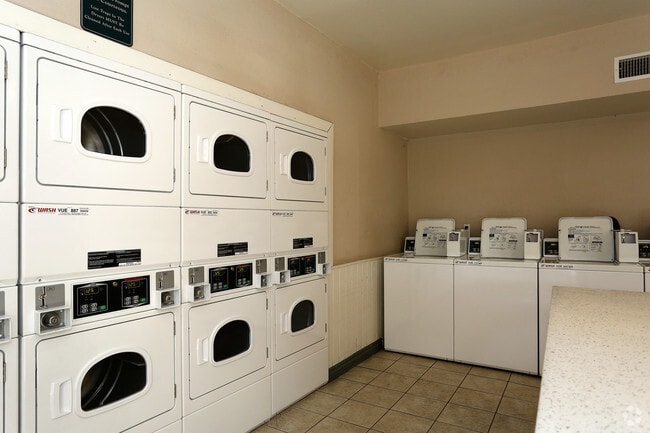 Building Photo - Moss Creek