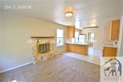 Building Photo - No Security Deposit Option! Newly Remodele...
