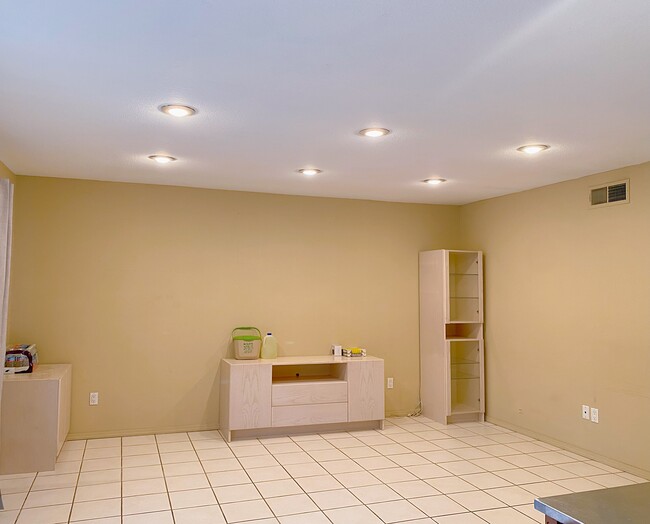 Foto del edificio - 324 S Palo Cedro Dr