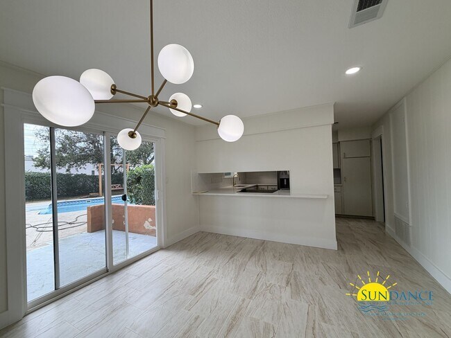 Foto del edificio - Beautifully Renovated 4BR Home with Private Pool in Fort Walton Beach!