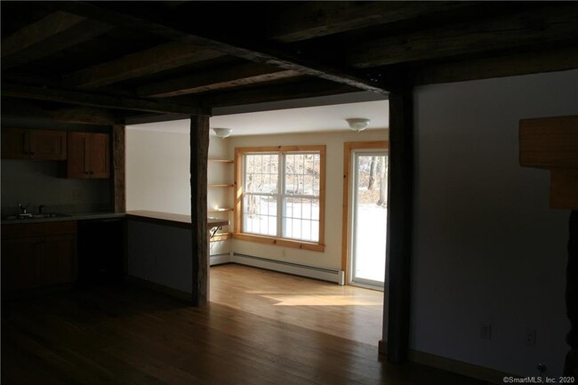 Building Photo - 569 Quaker Farms Rd