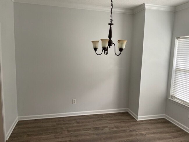 Foto del edificio - ***ASK ABOUT PAYING NO SEC DEP***645 North Fairfield Dr: 4BD, 2.5BA Home on Quiet Street in Fairf...