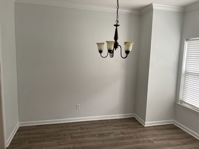 Building Photo - ***ASK ABOUT PAYING NO SEC DEP***645 North...