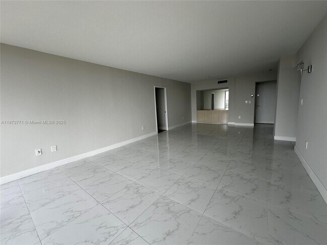 Foto del edificio - 3731 N Country Club Dr