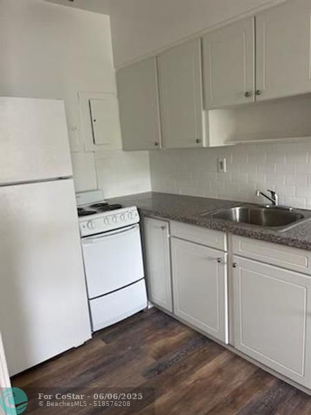 Foto del edificio - 306 N Lakeside Ct