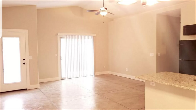 Building Photo - 3524 Sunflower Dr