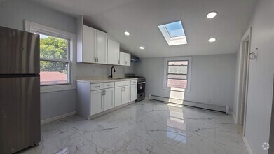 Building Photo - 213 Fowler Ave
