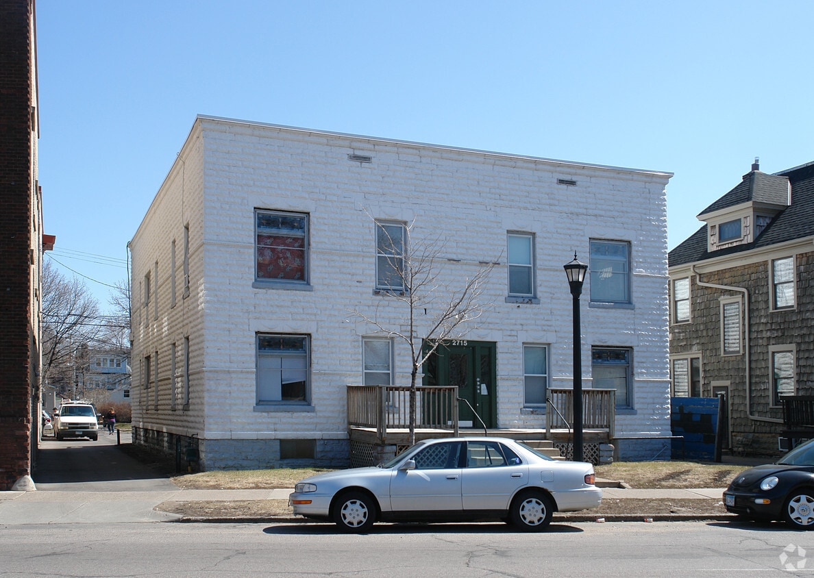 Primary Photo - 2715 Hennepin Ave