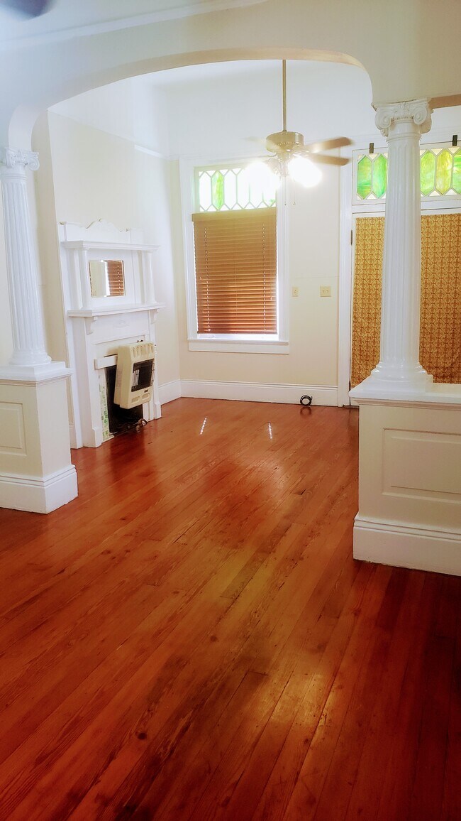 Double Parlor - 3605 Saint Claude Ave