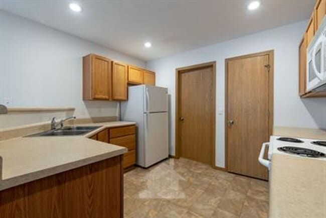 Building Photo - Duplex in Rogersville