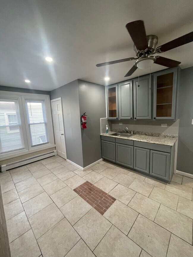 Kitchen and eating area - 539 Prospect St
