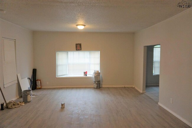 Building Photo - 1021 N Beverly Dr
